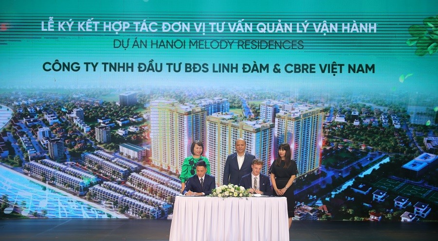 hinh-3-le-ky-ket-hop-tac-van-hanh-du-an-hanoi-melody-residences-voi-cbre-viet-nam-1657543017.JPG