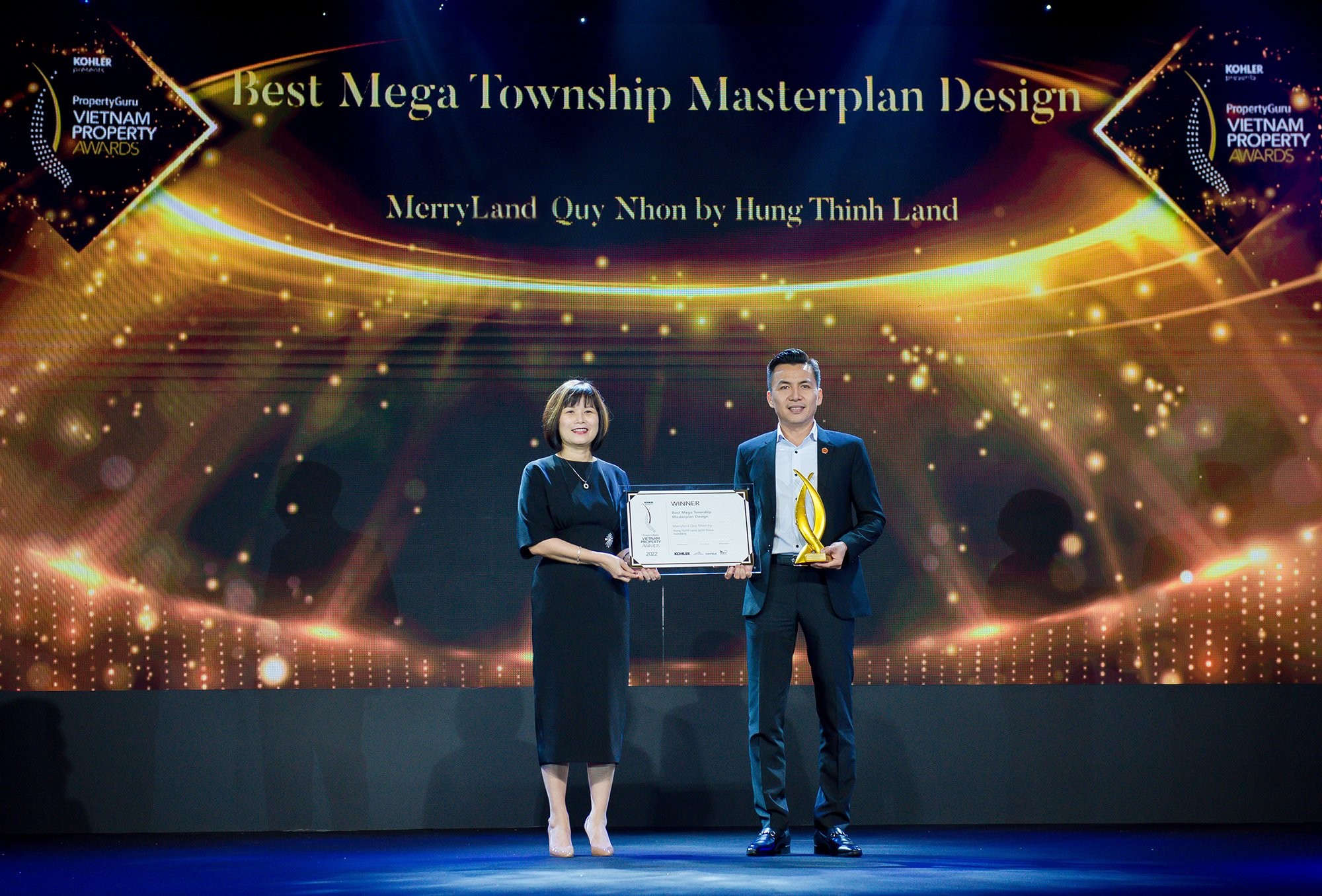 ong-dang-van-vu-duy-dai-dien-tap-doan-hung-thinh-nhan-giai-best-mega-township-masterplan-design-thiet-ke-tong-the-sieu-do-thi-tot-nhat-danh-cho-merryland-quy-nhon-1666664186.jpg