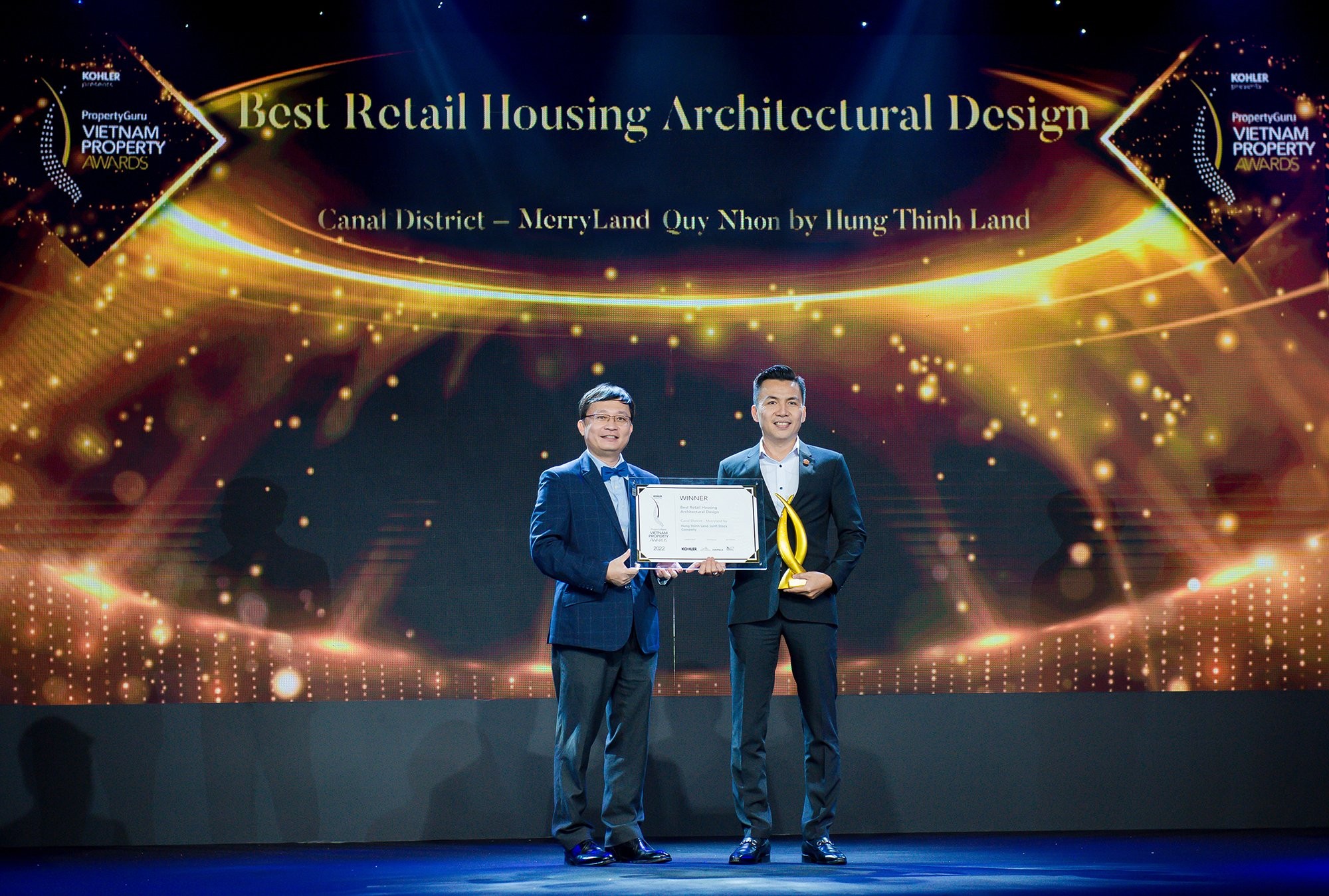 ong-dang-van-vu-duy-dai-dien-tap-doan-hung-thinh-nhan-giai-best-retail-housing-architectural-design-thiet-ke-kien-truc-nha-pho-kinh-doanh-tot-nhat-danh-cho-phan-khu-bizhouse-canal-district-1666664186.jpg