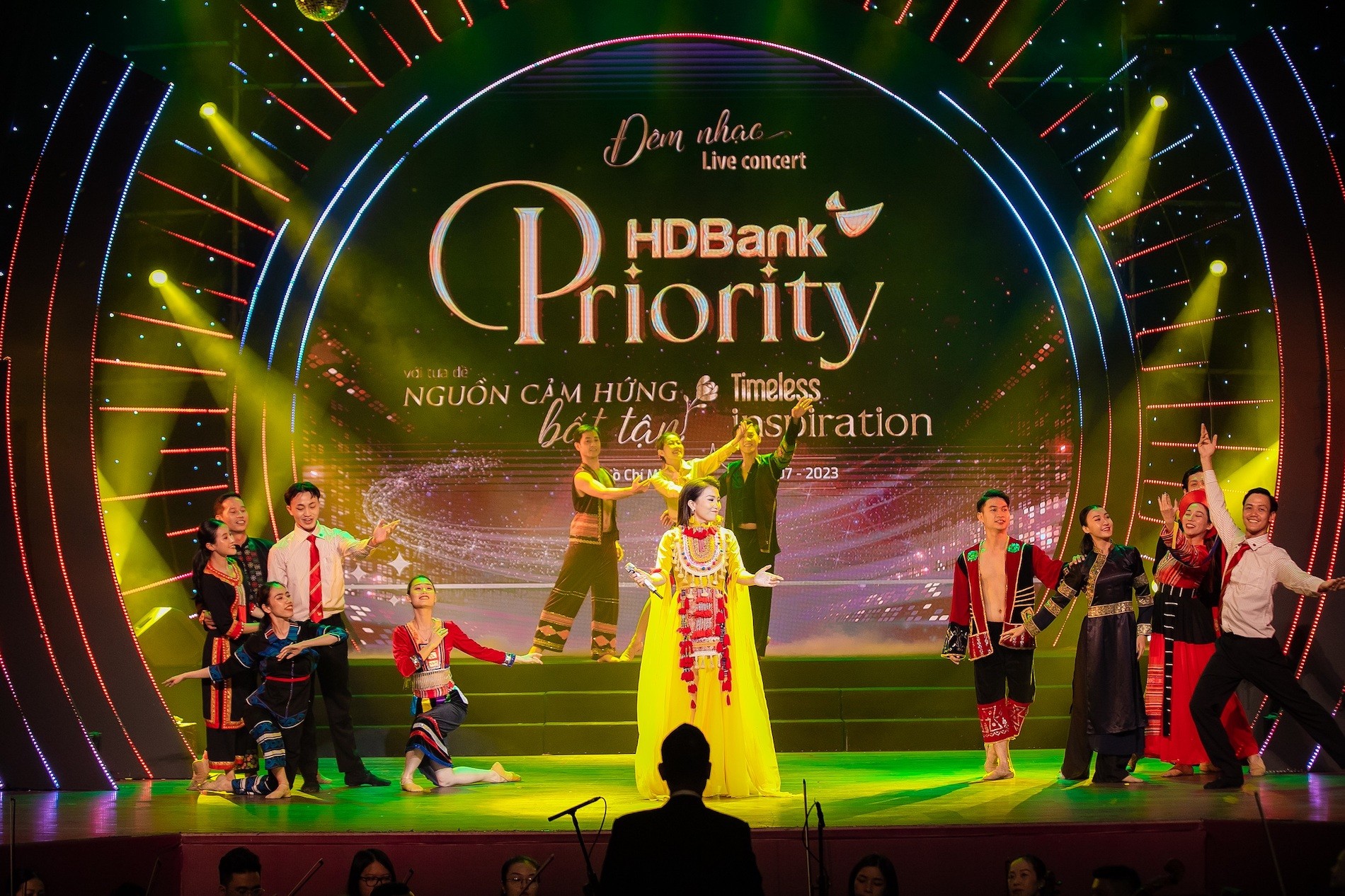 tu-hdbank-priority-den-su-tro-lai-cua-huyen-thoai-saxophone-kenny-g-o-viet-nam-3-1699954017.jpg