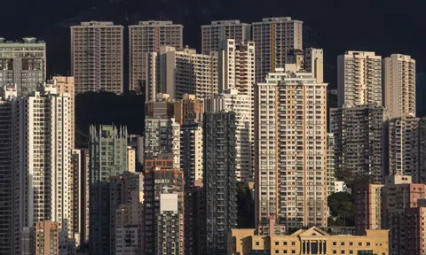 Lao dốc theo Evergrande: Một cổ phiếu bất động sản giảm 87% chỉ trong 2 giờ, bị ngừng giao dịch