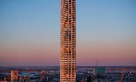 Khi người chơi hệ penthouse trong các siêu tháp bật khóc: Mưa bay trên tháp, điệp khúc gió rít, chi phí trên mây và ngụy trang sóng ngầm kiểu Mỹ