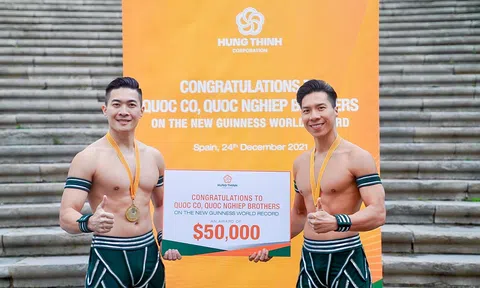 Tập Đoàn Hưng Thịnh thưởng nóng hơn 1 tỷ đồng cho hai nghệ sĩ Quốc Cơ, Quốc Nghiệp